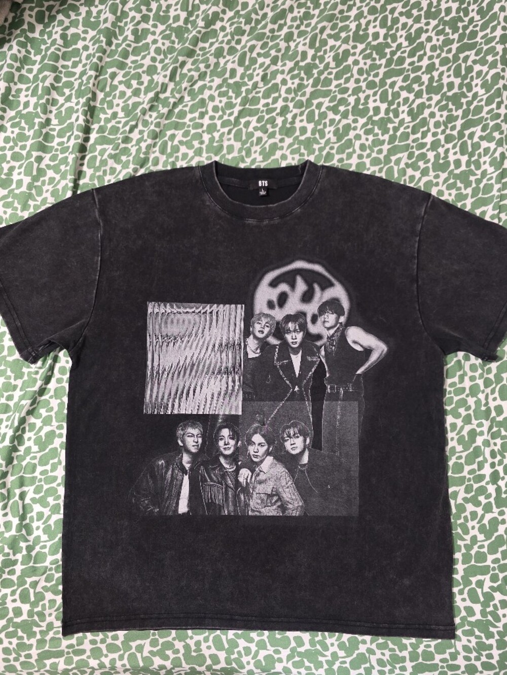 BTS ARIRANG TOUR S/S Photo T-Shirt Black Size L [US Exclusive]